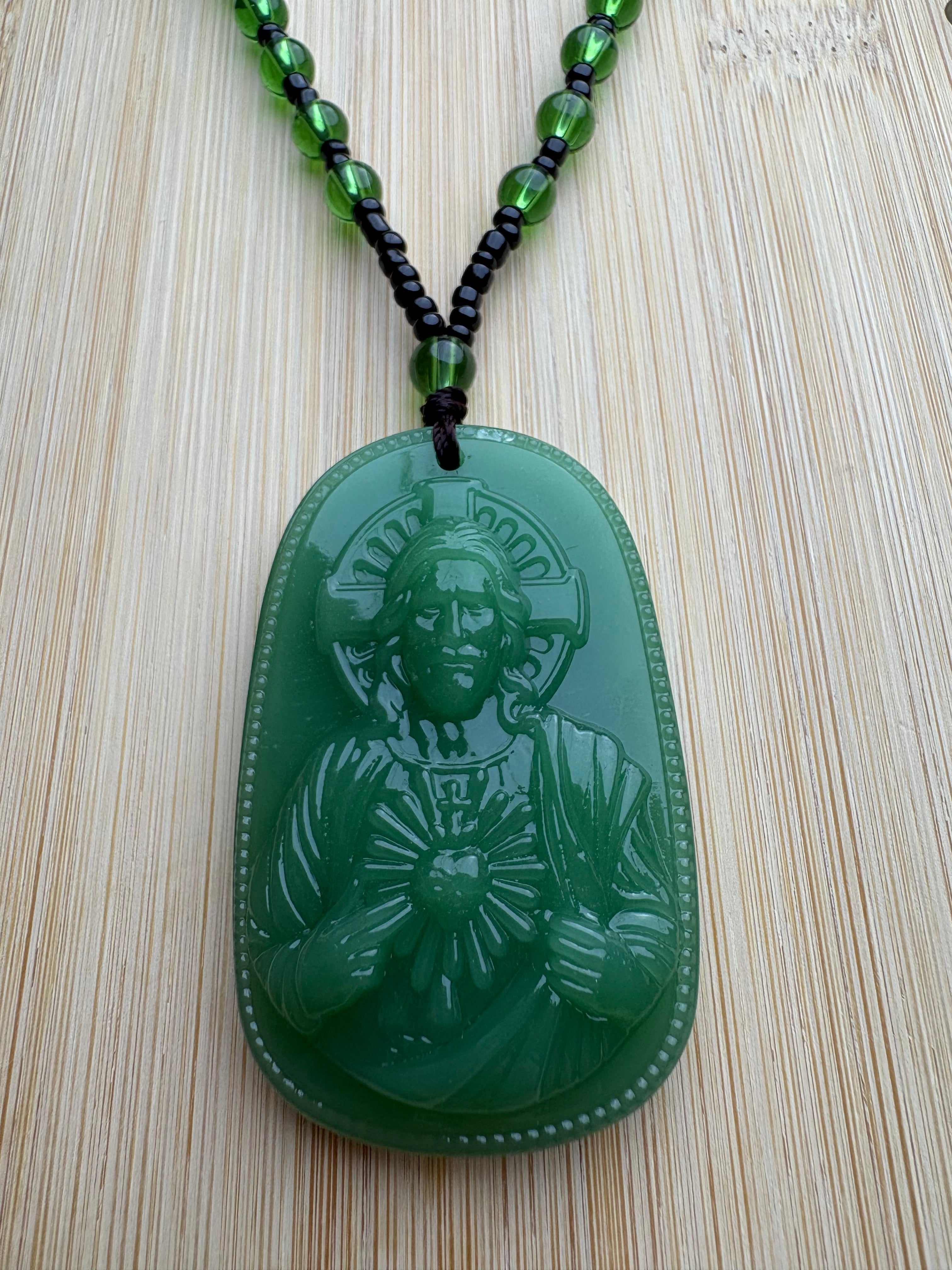 Collar de Sagrado Corazón de Jesús - Dije de Vidrio de Alta Calidad (Verde Jade / Negro Obsidiana)